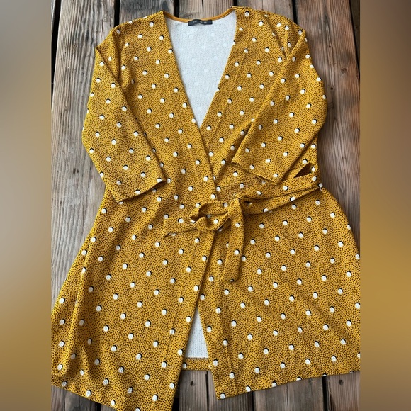 Suzy Shier Yellow Dot Pattern Waist Tie Cardigan Size M/L - Picture 1 of 4